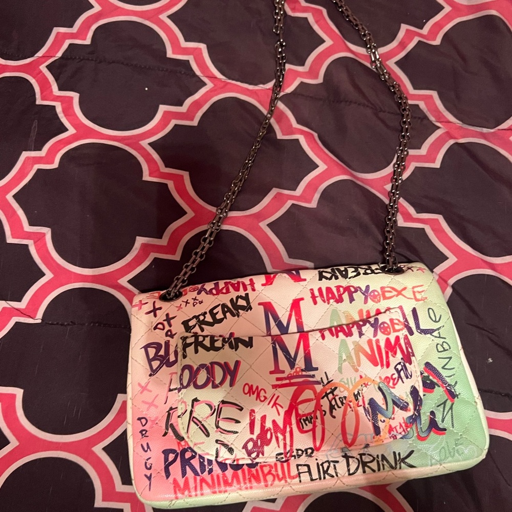 Graffiti Print Women's Shoulder Bag